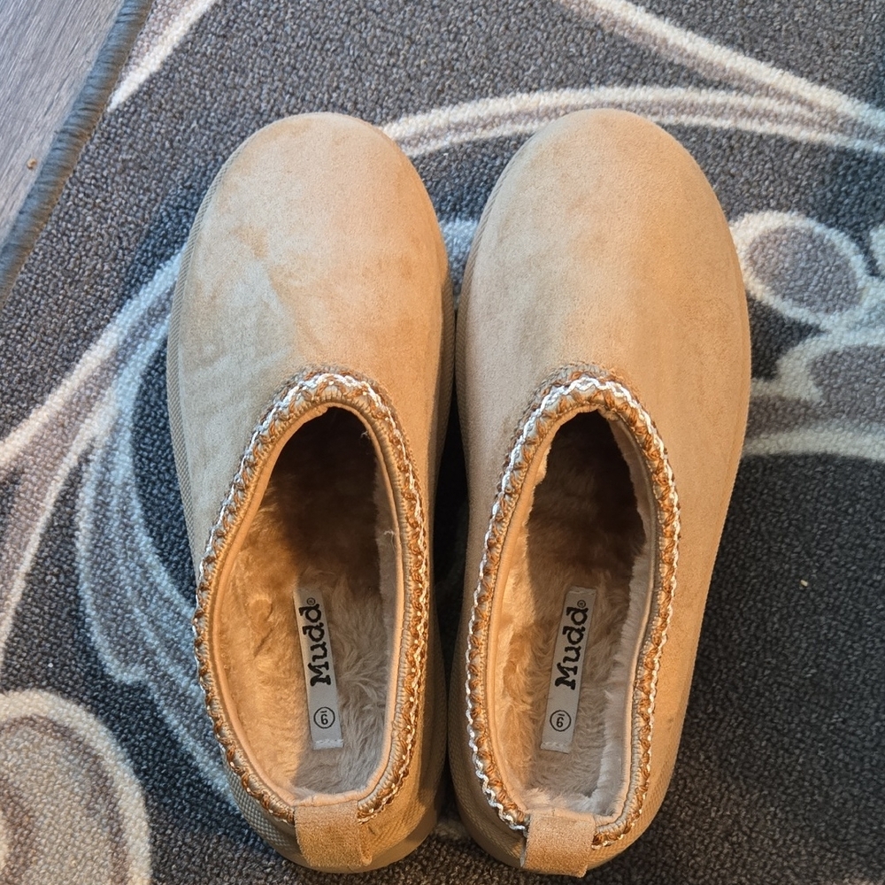 Mudd Womens Tan Slip On Shoes